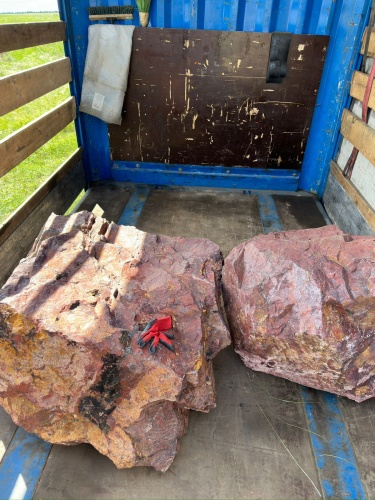 Ландшафтные глыбы красно-фиолетовые 200-1000 килограмм купить в Сергиеву Посаду
