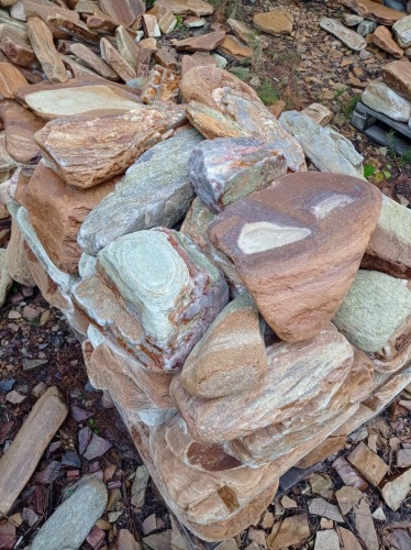 Златолит жёлтый, жёлто-зелёный глыбки и валуны для ланшафтного дизайна купить в Сергиеву Посаду