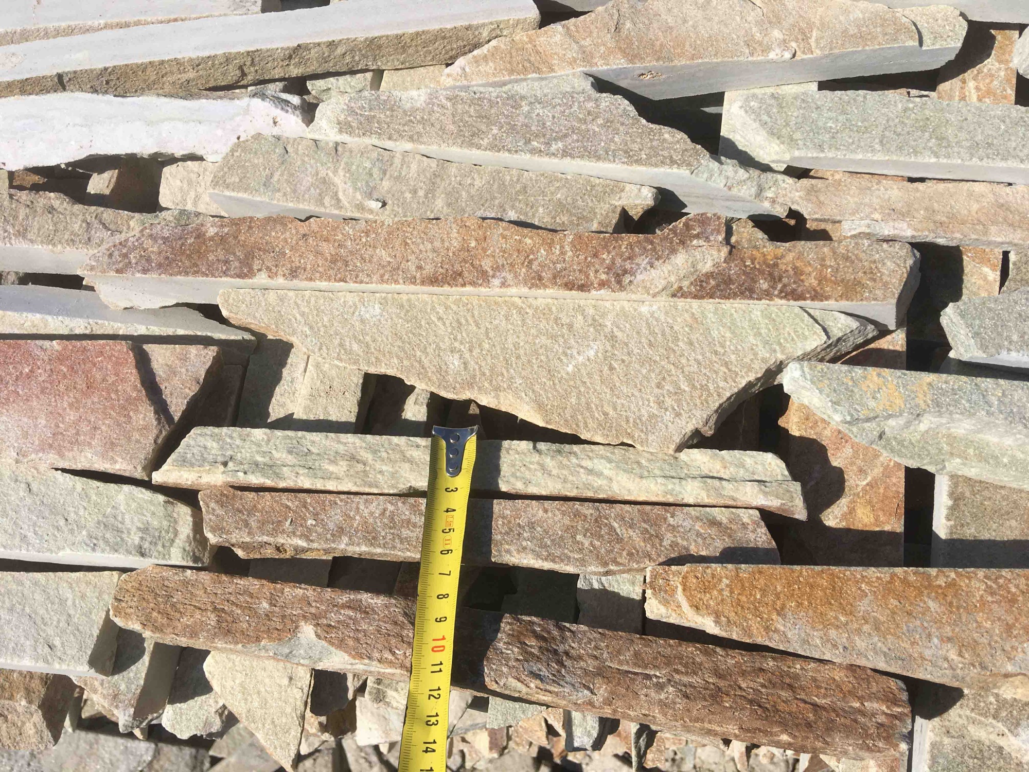 Горбушка златолит золотистый для облицовки купить в Сергиеву Посаду