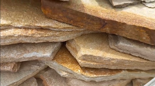 Плитняк златолит жёлтый золотистый для отмостки купить в Сергиеву Посаду