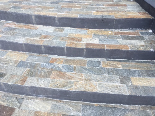 Плитка из Златолита Уральского для лестницы купить в Сергиеву Посаду