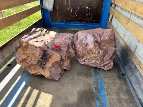 Ландшафтные глыбы красно-фиолетовые 200-1000 килограмм купить в Сергиеву Посаду