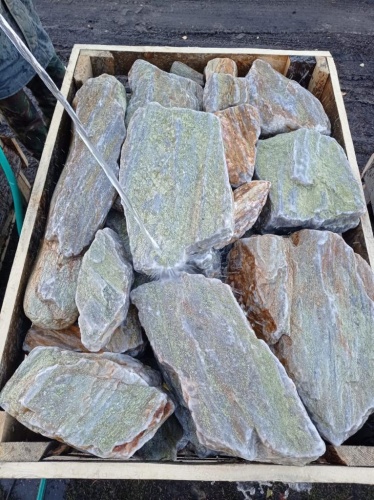 Златолит жёлтый, жёлто-зелёный глыбки и валуны для ланшафтного дизайна купить в Сергиеву Посаду