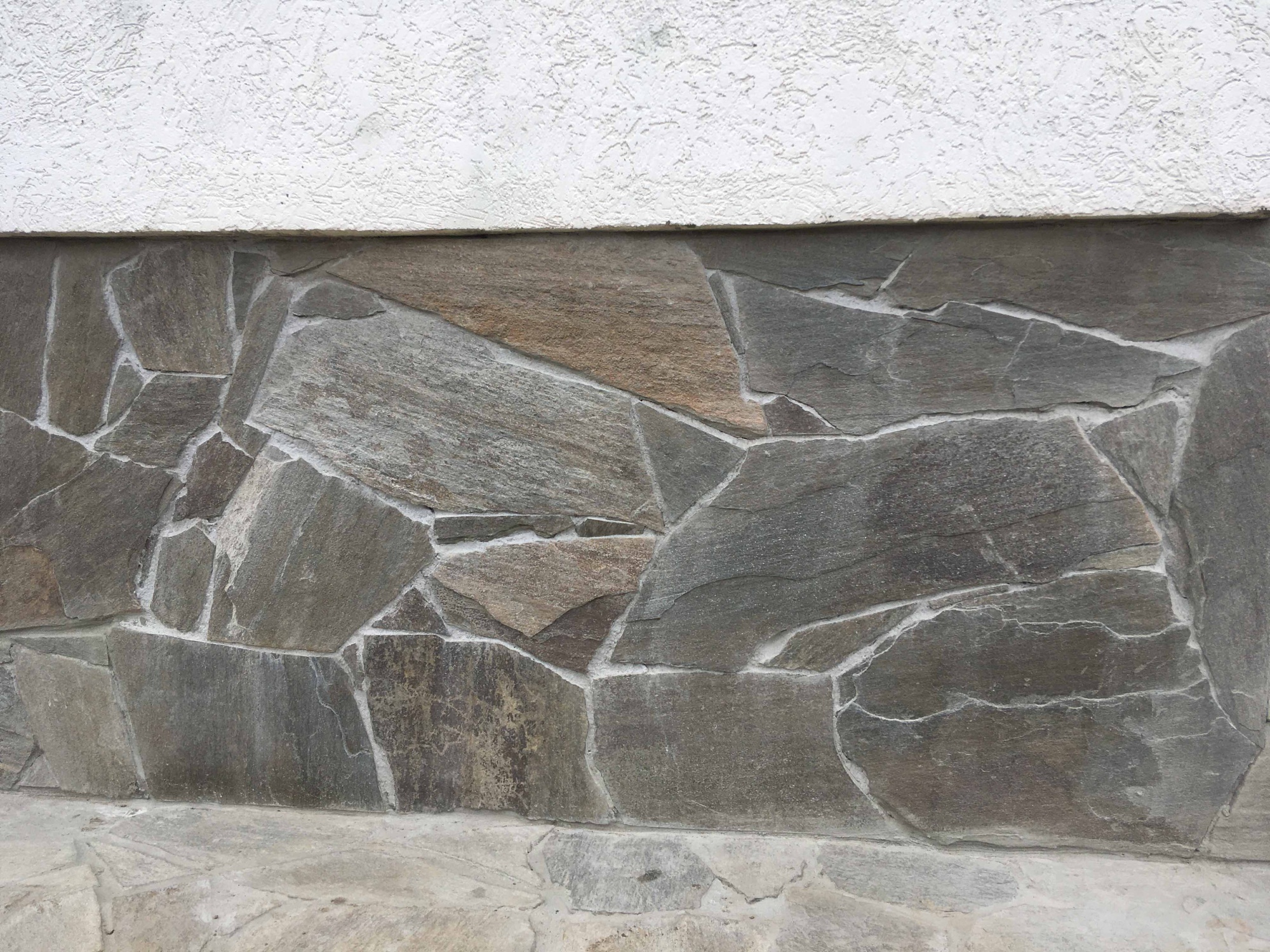 Плитняк златолит Уральский для цоколя, отмостки купить в Сергиеву Посаду