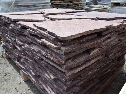 Плитняк лемезит бордовый для облицовки цоколя 20-25 мм  купить в Сергиеву Посаду