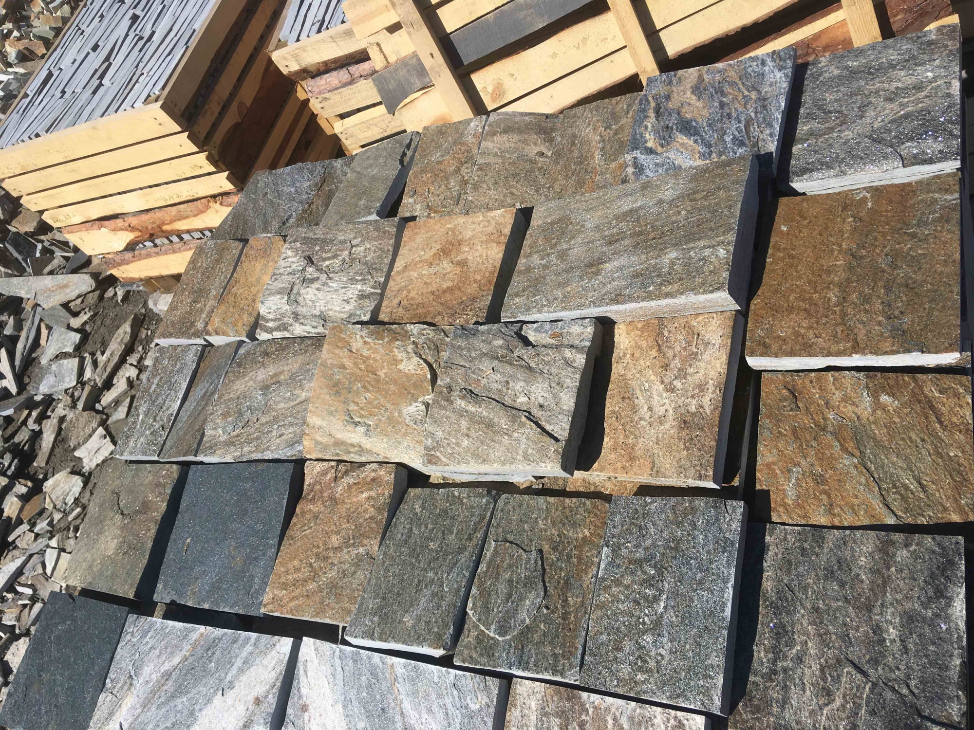 Плитка пилёная златолит Уральский для цоколя, отмостки купить в Сергиеву Посаду