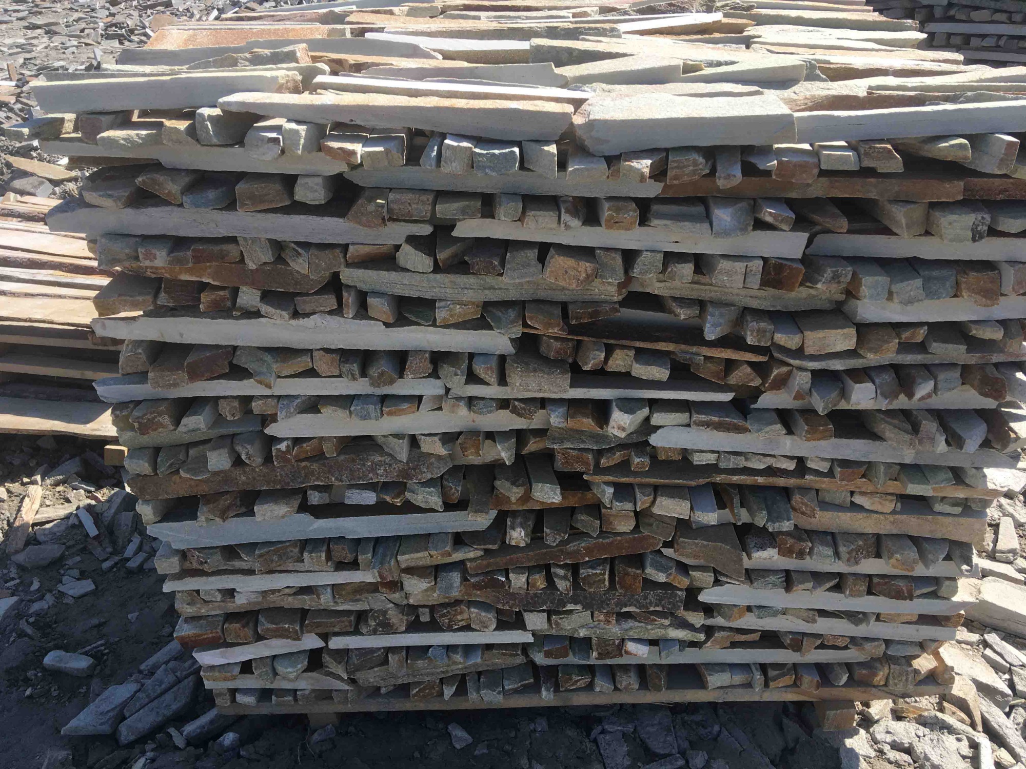 Горбушка златолит золотистый для облицовки купить в Сергиеву Посаду