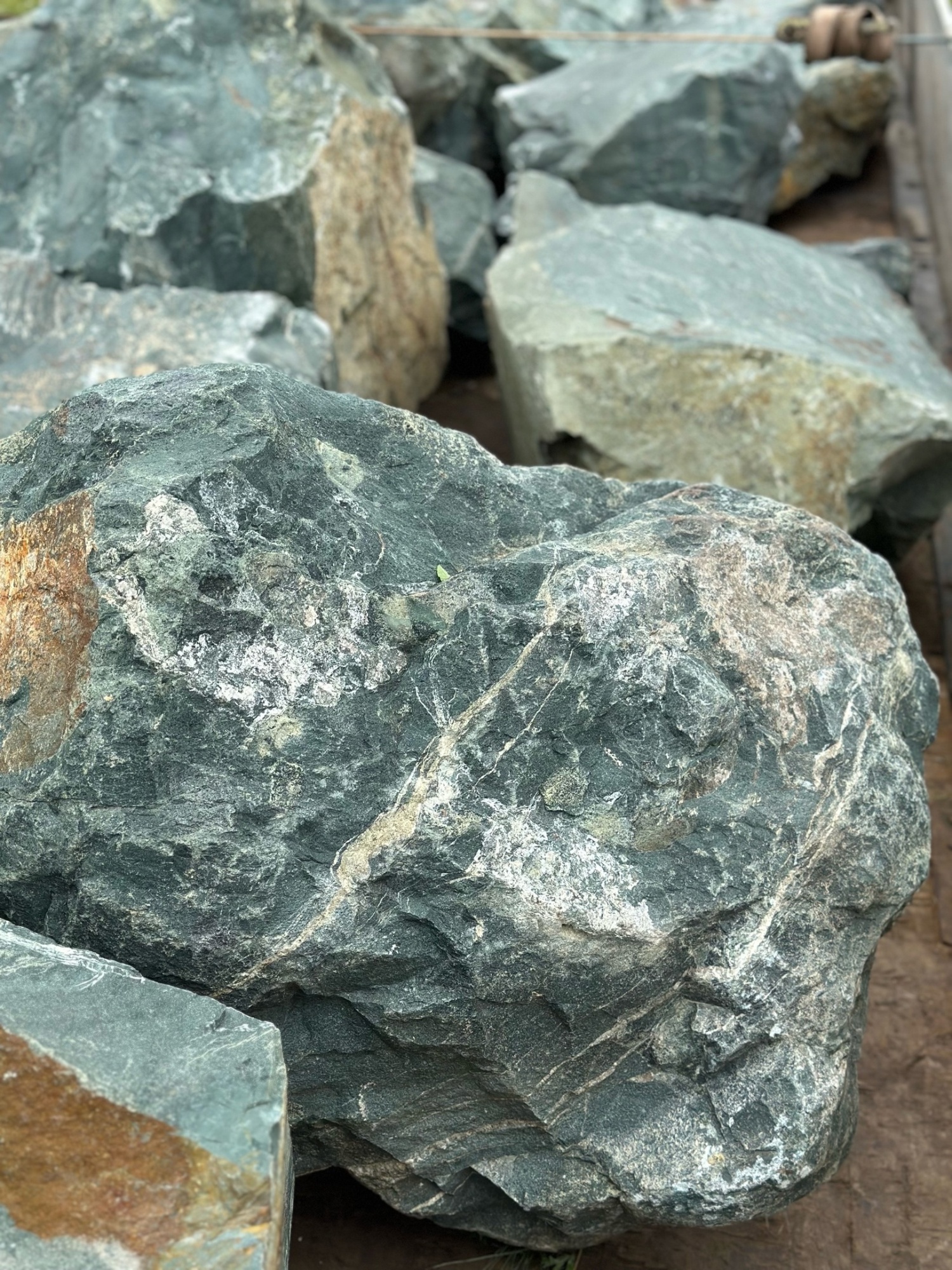 Камни для ландшафтного дизайна зелёные 10-60 килограмм купить в Сергиеву Посаду