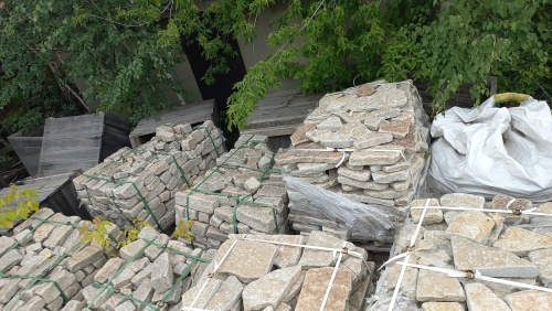 Гранитный плитняк галтованный для мощения купить в Сергиеву Посаду