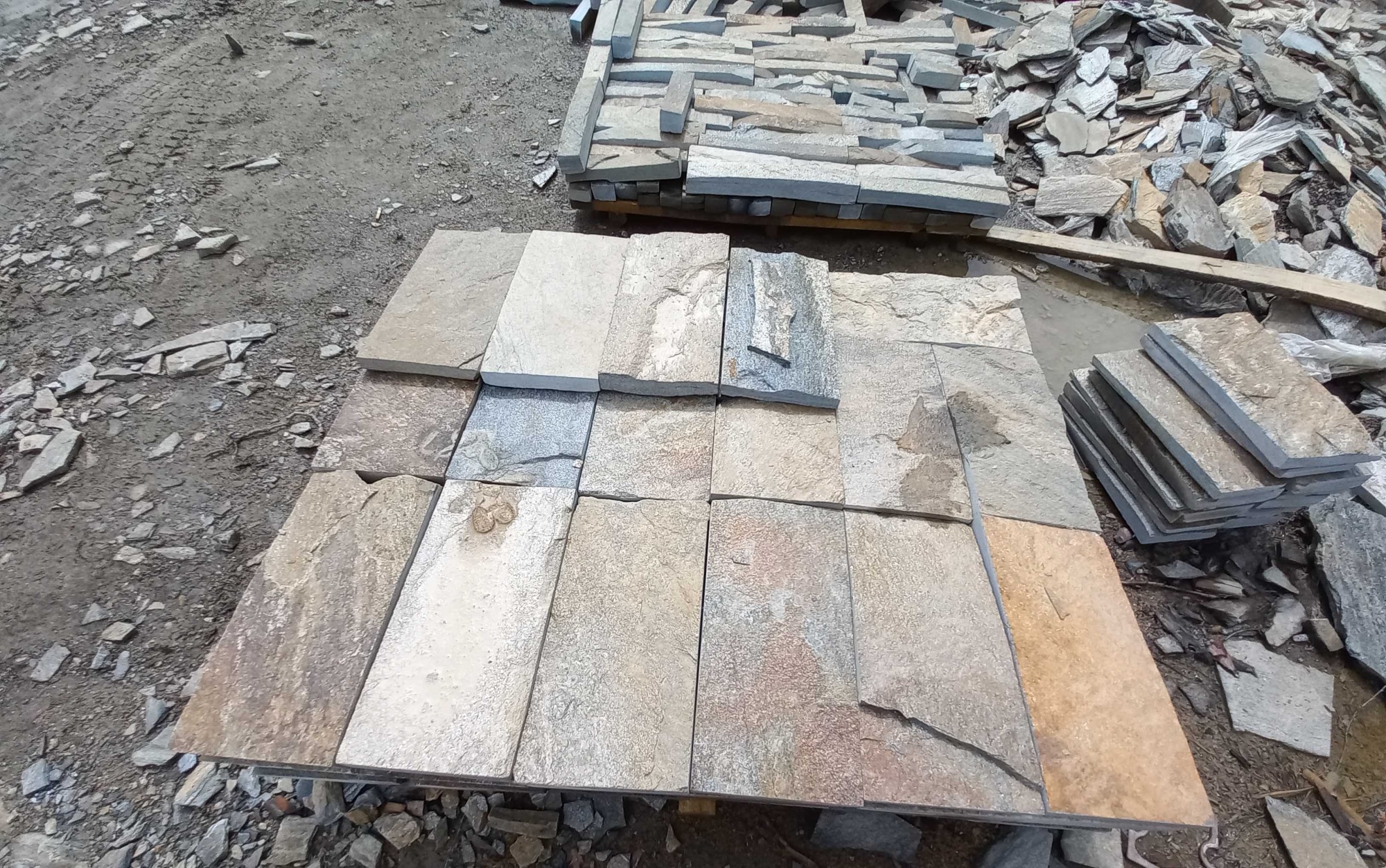 Плитка пилёная златолит Уральский для цоколя, отмостки купить в Сергиеву Посаду