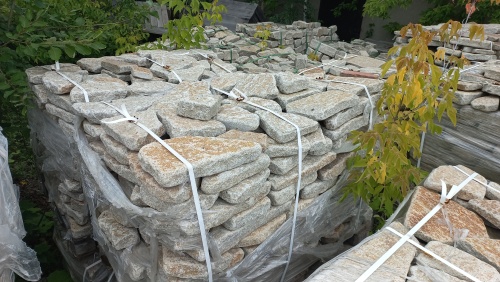 Гранитный плитняк галтованный для парковки купить в Сергиеву Посаду