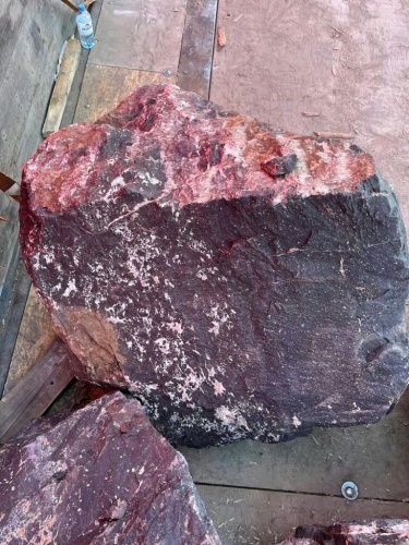 Камни для ландшафтного дизайна красно-фиолетовые 10-60 килограмм купить в Сергиеву Посаду