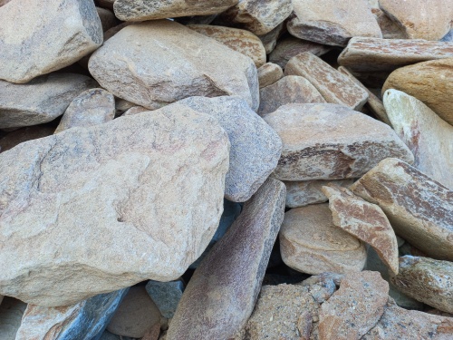 Златолит жёлтый, жёлто-зелёный глыбки и валуны для ланшафтного дизайна купить в Сергиеву Посаду