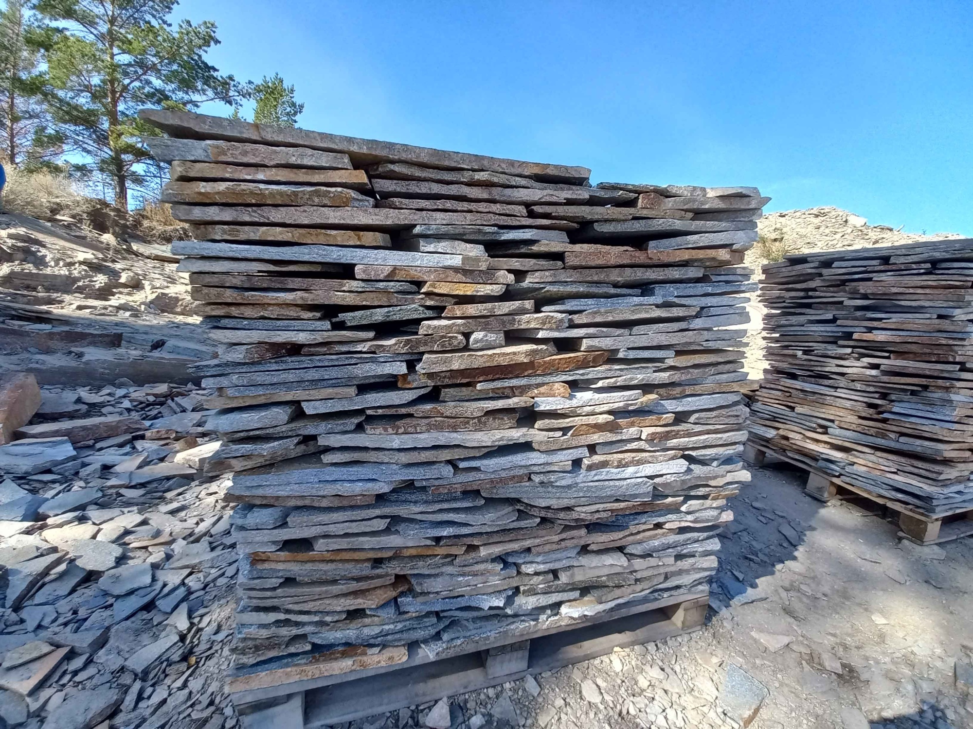 Плитняк златолит серебристый для фасада купить в Сергиеву Посаду