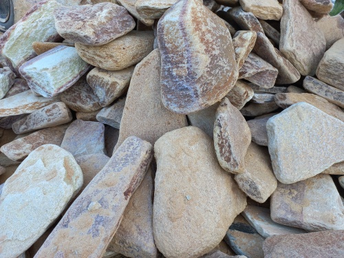 Златолит жёлтый, жёлто-зелёный глыбки и валуны для ланшафтного дизайна купить в Сергиеву Посаду