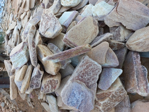 Златолит жёлтый, жёлто-зелёный глыбки и валуны для ланшафтного дизайна купить в Сергиеву Посаду