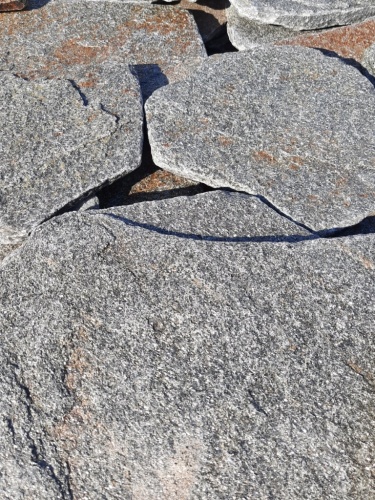 Златолит серебристый галтованный для лестниц купить в Сергиеву Посаду