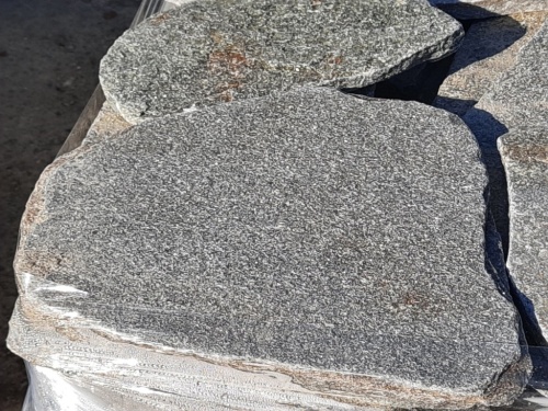 Златолит серебристый галтованный для лестниц купить в Сергиеву Посаду