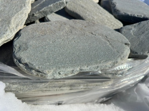 Плитняк златолит зелёный галтованный для мощения на бетон купить в Сергиеву Посаду