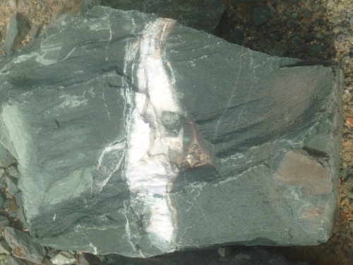 Гигантские зелёные валуны для ландшафтного дизайна весом более 5 тонн купить в Сергиеву Посаду